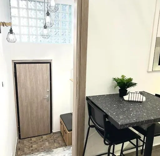 The Lux Vol.2 Salonic